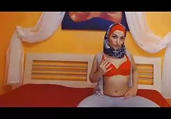 تلعب سكس عربي مصري محجبات معها